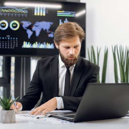 Fast close, IFRS 16, clôture mensuelle : les missions Finance où l'externe va plus vite qu'un cabinet