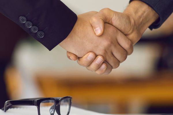 Twineeds vs cabinets et plateformes : comparatif des solutions de renfort opérationnel