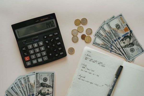 Salarié ou Consultant Indépendant : Quel Coût pour l’Entreprise en 2025 ?